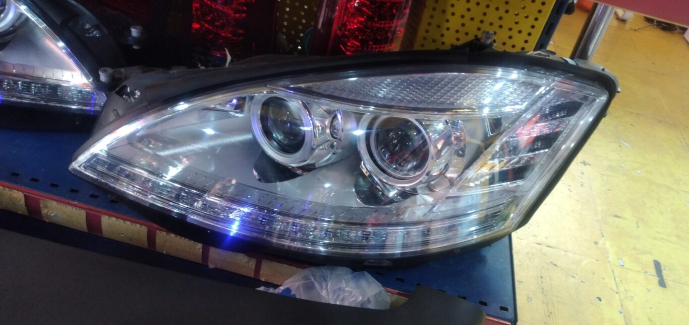 للبيع لبت امامي يمين ٢٠١٠ مرسيدس s 350