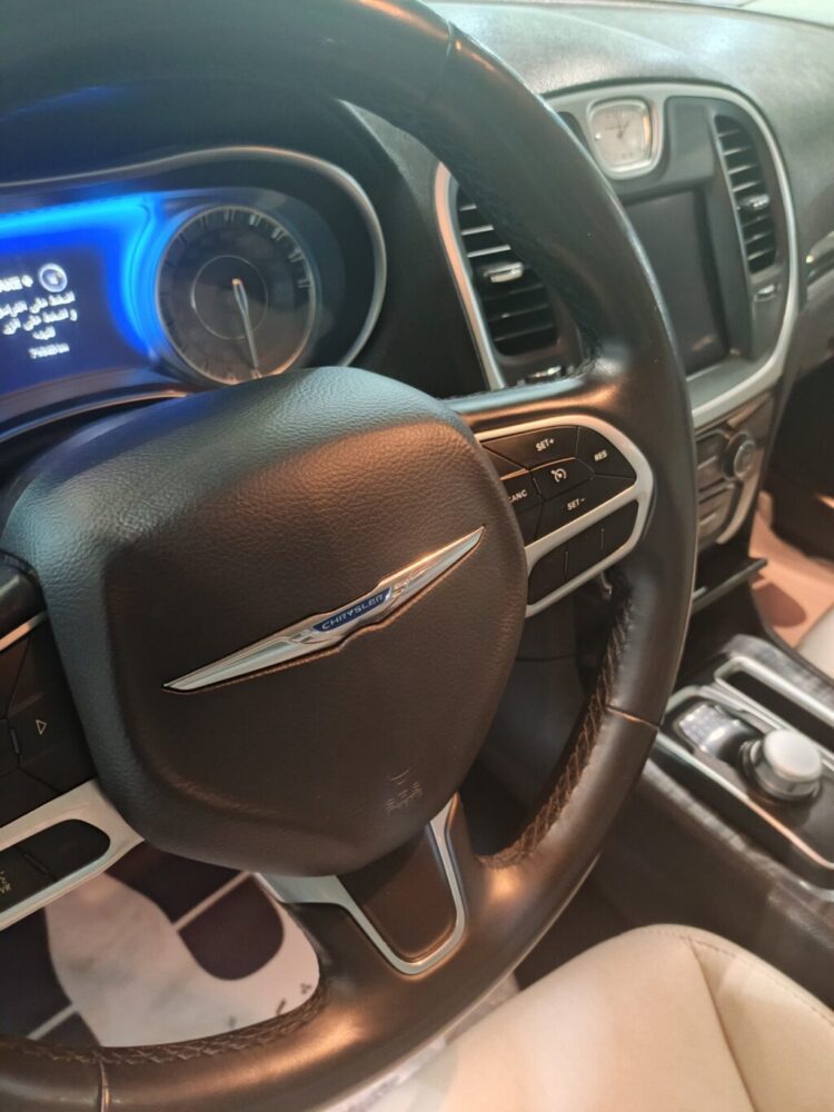 للبيع قطع كرايسلر c300 2022